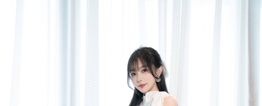 美女模特林星阑蓝白色连衣短裙白色丝袜性感写真