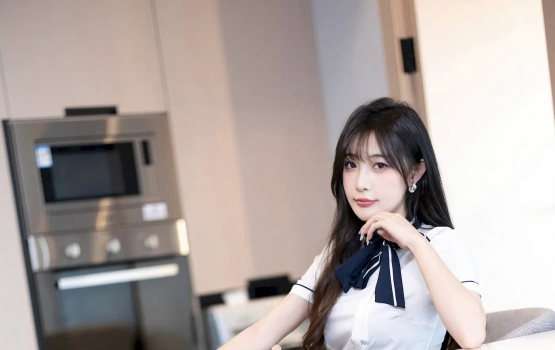秀人网美女模特林星阑深色制服搭配魅惑黑丝性感写真