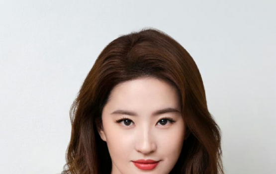 神仙姐姐刘亦菲一袭抹胸红裙美翻全场 尽显窈窕身材
