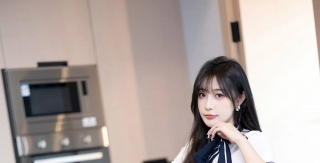 美女模特林星阑深色制服搭配魅惑黑丝性感写真