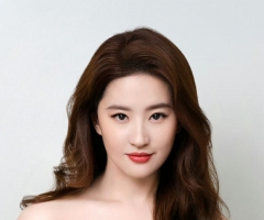 神仙姐姐刘亦菲一袭抹胸红裙美翻全场 尽显窈窕身材