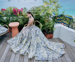关晓彤清凉夏日写真化身“水晶女神”美艳惊人