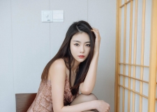 极品诱惑美少妇大秀黑丝美腿，高颜值白皙皮肤性感迷人写真