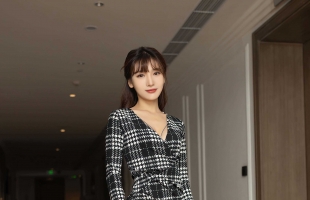 付费测试  陆萱萱灰色精致内衣搭配黑丝身姿妩媚极具诱惑