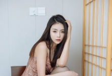 极品诱惑美少妇大秀黑丝美腿，高颜值白皙皮肤性感迷人写真