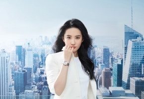 仙女姐姐刘亦菲变身气质女神养眼全白西装酷飒帅气，御姐风美艳动人
