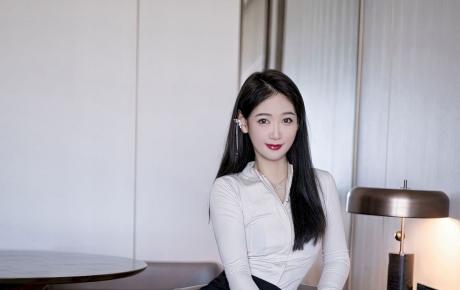 性感美女模特唐安琪白色上衣搭配吊带黑丝短裙性感写真