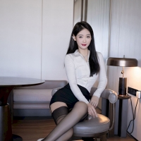 性感美女模特唐安琪白色上衣搭配吊带黑丝短裙性感写真