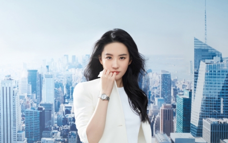 仙女姐姐刘亦菲变身气质女神养眼全白西装酷飒帅气，御姐风美艳动人