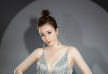 柳岩聚光灯下的提线木偶写真#不潮不出街#柳腰花态万千耀眼迷人