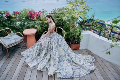关晓彤清凉夏日写真化身“水晶女神”美艳惊人