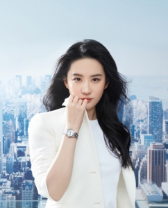 气质女神刘亦菲养眼全白西装酷飒帅气,御姐风美艳动人气质女神刘亦菲养眼全白西装酷飒